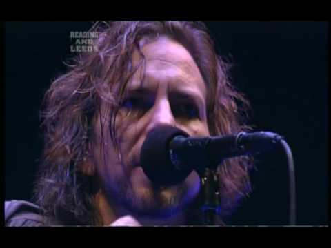 Pearl Jam - Given to Fly (Reading '06) HD