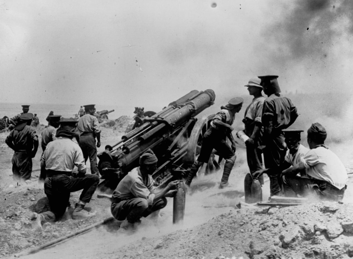 Atteindre: Dardanelles, batterie anglaise en action 