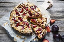 Semolina, almond and blood plum cake.