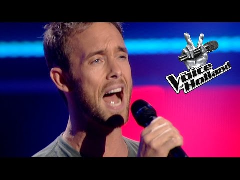 Charly Luske - This Is A Man's World (The Blind Auditions | The voice of Holland 2011)