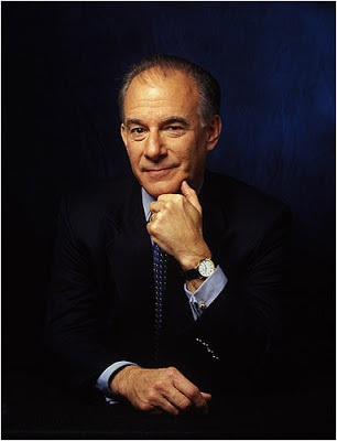 David-Ignatius-hand-chin