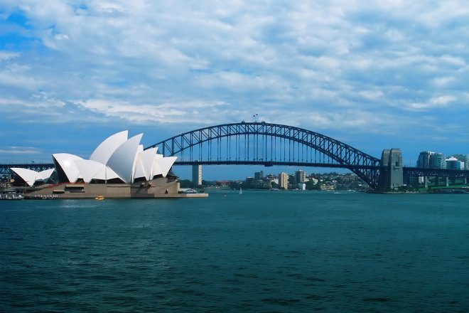 Picture for: Sydney tourists take “Giga” selfies for Chinese New Year