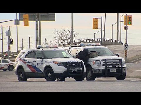 Toronto police shoot bank robbery suspect