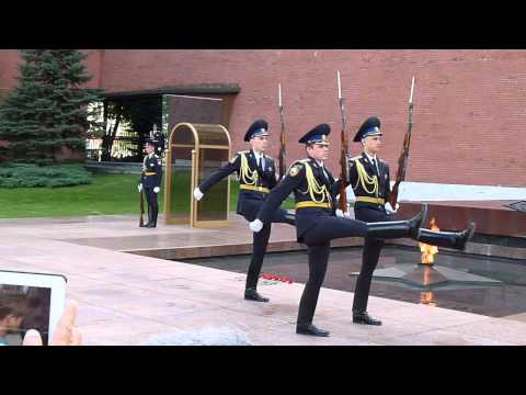 Changing of the guard at the Kremlin (HD)