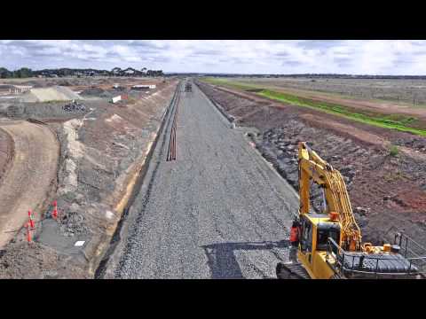 Regional Rail Link: Laying track in Tarneit