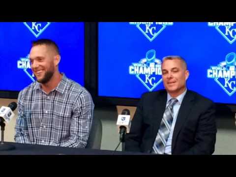 Royals LF Alex Gordon signs new contract