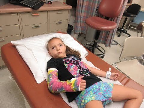 Kaydence Gets a Cast {July 15, 2015}