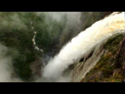 Tromba d'água na Cachoeira da Fumaça - Chapada Diamantina