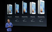 Greg Joswiak, vice president of iOS, iPad and iPhone product marketing, announces the new iPhone SE.