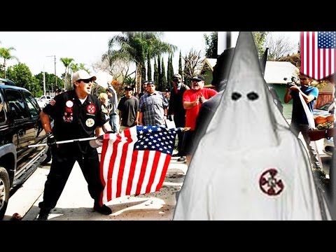 KKK 'white lives matter' protesters attacked by mob in Anaheim, 4 stabbed, 13 arrested - TomoNews