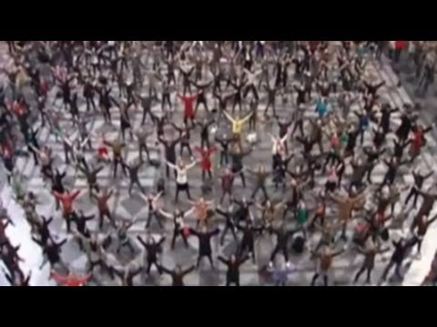 Historic flashmob in Antwerp train station, do re mi