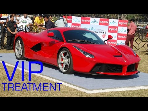 FERRARI LAFERRARI GETS VIP TREATMENT IN MUMBAI,INDIA