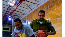 El ejército israelí y sus buenas relaciones con el Maccabi | FDIonline