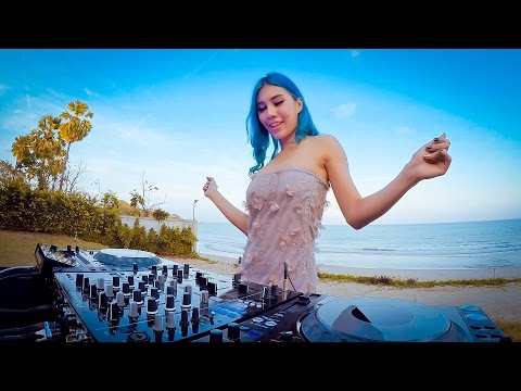 DJ LP - Deep & Future House Mixing on the Beach 2016