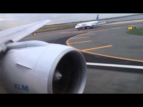 KLM  Boeing 777-200ER Take Off from John F. Kennedy International Airport (JFK)