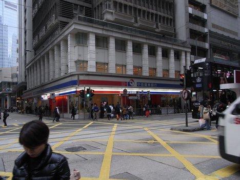 File:HK R10 Central Des Voeux Road HK Chinese Bank Building Citic Ka Wah Bank Evening.jpg