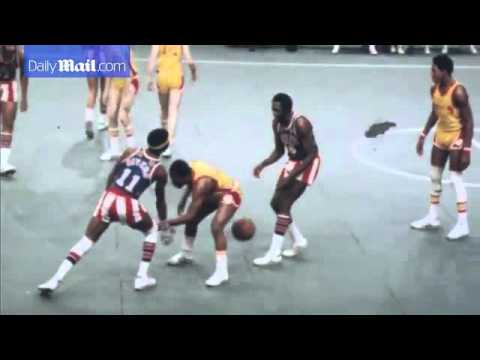 Harlem Globetrotter legend Meadowlark Lemon in action in 1977