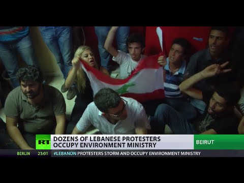 Lebanese protesters storm Ministry of Environment building, call on minister to resign