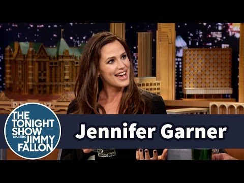 Jennifer Garner Juggled Babies During the Super Bowl