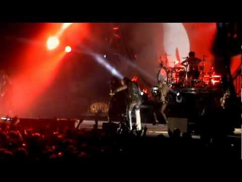 MÖTLEY CRÜE - Mick Mars solo & Looks That Kill - Zénith, Paris, France - 18/06/2012.MPG