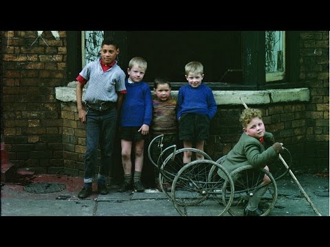 Rare colour photos of slum life in 1960s Manchester - BBC World Service