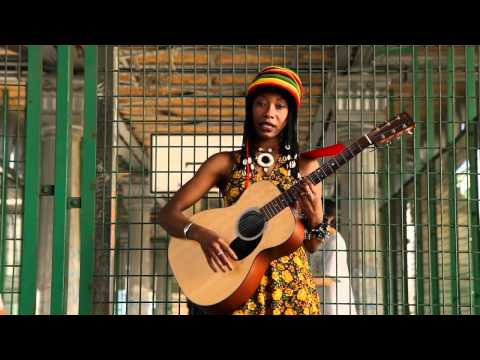 Fatoumata Diawara - Bissa (OFFICIAL VIDEO)