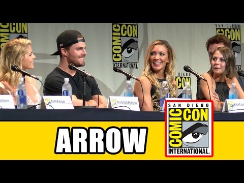 Arrow Comic Con 2015 Panel - Season 4, Stephen Amell, Emily Bett Rickards