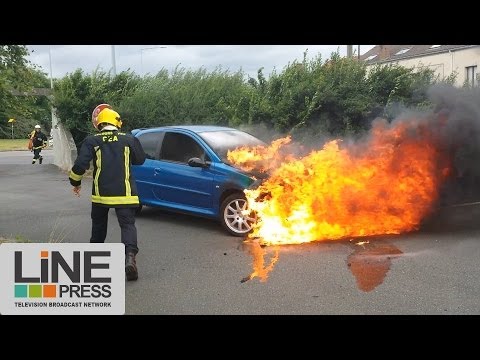 Feu de voiture accidentel (car fire) / Saclay (91) - France 30 juillet 2013 ©Line Press