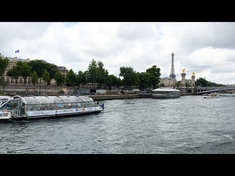 Paris • Sightseeing Cruise on the Seine River