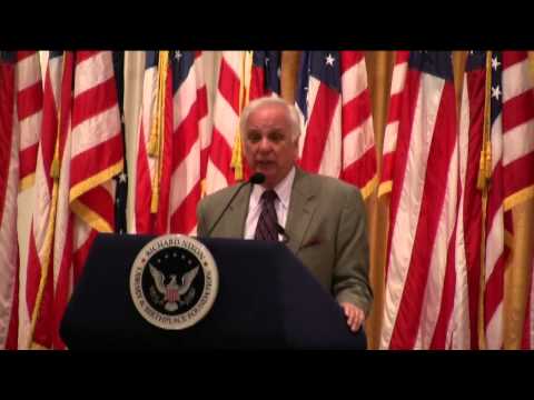 Bernard Goldberg talks "A Slobbering Love Affair" at the Nixon Library