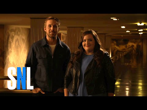 SNL Host Ryan Gosling & Aidy Bryant Wail on Their Pecs