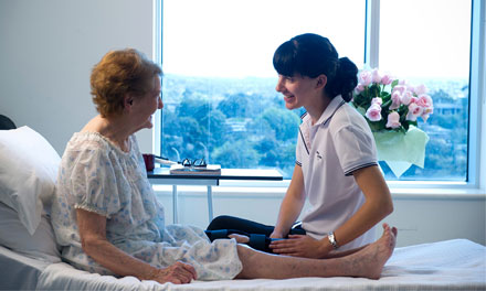 University of Melbourne physiotherapy student in clinic with a patient