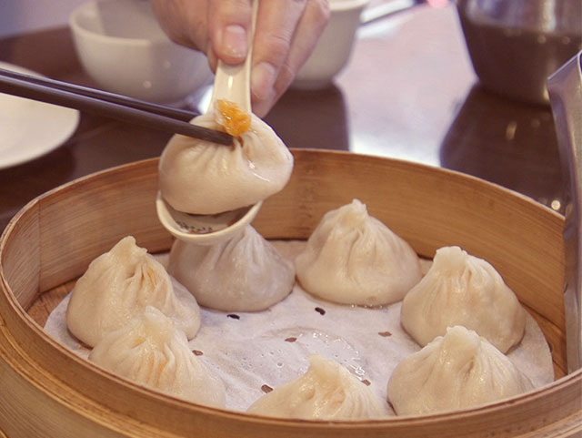 Video: How To Eat A Xiao Long Bao Like A Boss