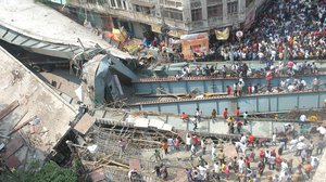 Vivekananda Flyover Under Construction collapsed at Barabazar, near Ganesh Talkies in Kolkata on Thursday 31 March 2016