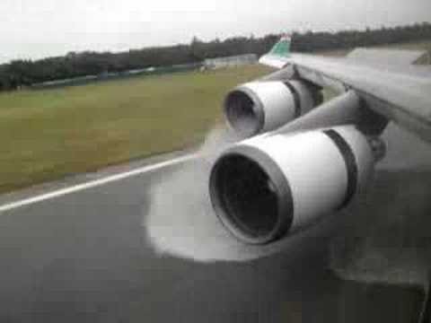 Boeing 747 - 400 Amazing Landing and Reverse Thrust Spray - Eva Air