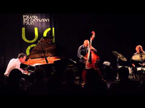 Aaron Goldberg  Trio - "Isn't She Lovely" @ musig-im-ochsen, Muri