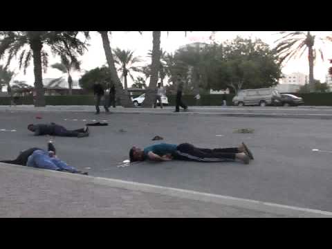 Bahrain's army deliberately kills peaceful protesters with live rounds ( automatic weapon )