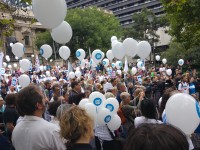 Hundreds of people rallied outside the State Library in Melbourne in opposition to cuts at the CSIRO. Photo: Anthony Main