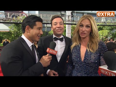 Emmy Awards 2014: Jimmy Fallon Crashes ‘Extra’s’ Interview with Julia Roberts!