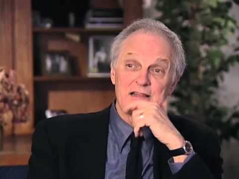 Alan Alda discusses censorship on MASH - EMMYTVLEGENDS.ORG