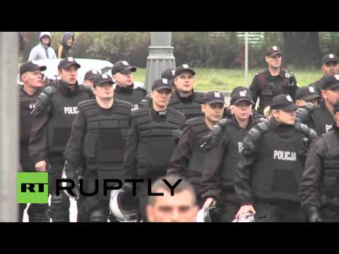 Poland: Thousands of nationalists rally against refugees in Warsaw