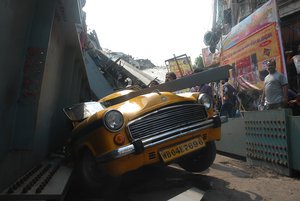 Vivekananda Flyover Under Construction collapsed at Barabazar, near Ganesh Talkies in Kolkata on Thursday 31 March 2016