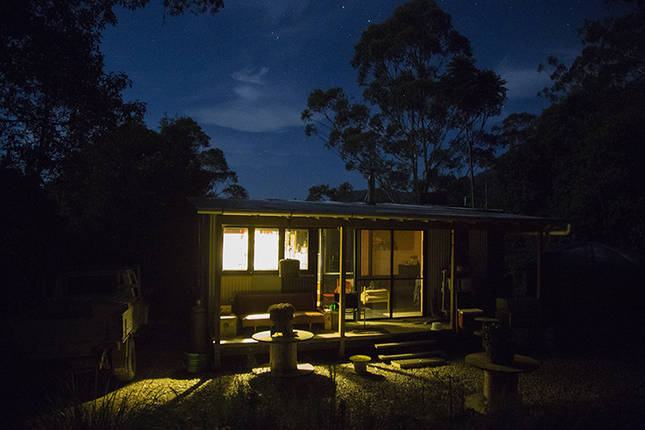 Secluded cabin, peaceful at night: Araluen - Sustainable House in Main Arm