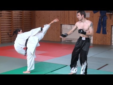 KARATE GIRL VS STREETFIGHTER (real fight)