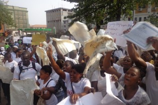 Ebola Survivors In Sierra Leone Protest Against Government Neglect