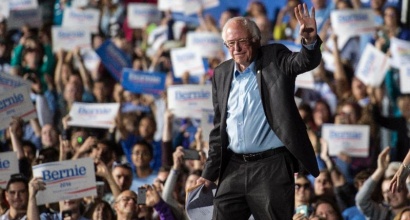 US Senator Bernie Sanders waves to the crowd before delivering remarks during a campaign rally in Manassas, Virginia on September 14, 2014 (AFP Photo/Paul J. Richards)