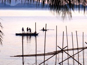 Fishermen stay close to the coast as they try to catch fishes.