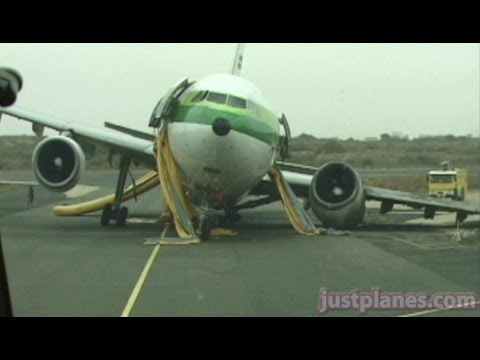 Collapsed A300 at Dakar (AOM MD80 Landing)