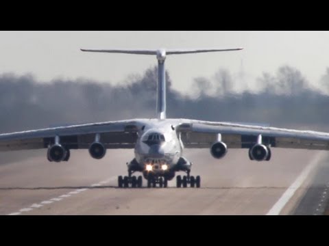 Ilyushin IL-76 freestyle Landing  - Russians don` t care about Centerlines.