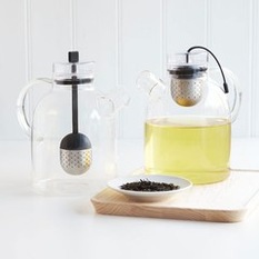 Scandinavian Teapot - I love the clean, sleek design that is so typical of the Scandinavian conception.